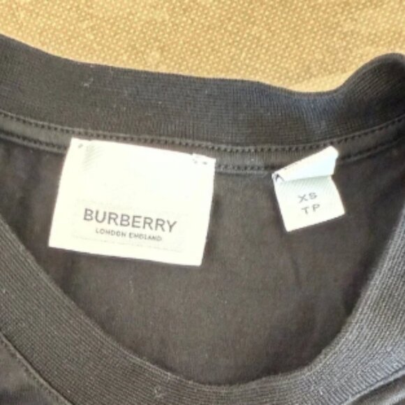 Authentic Burberry black T-Shirt with Plaid Sleeves - Picture 4 of 4